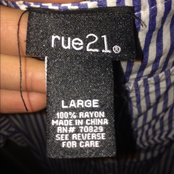 Rue 21. Cold shoulder top - Picture 3 of 3